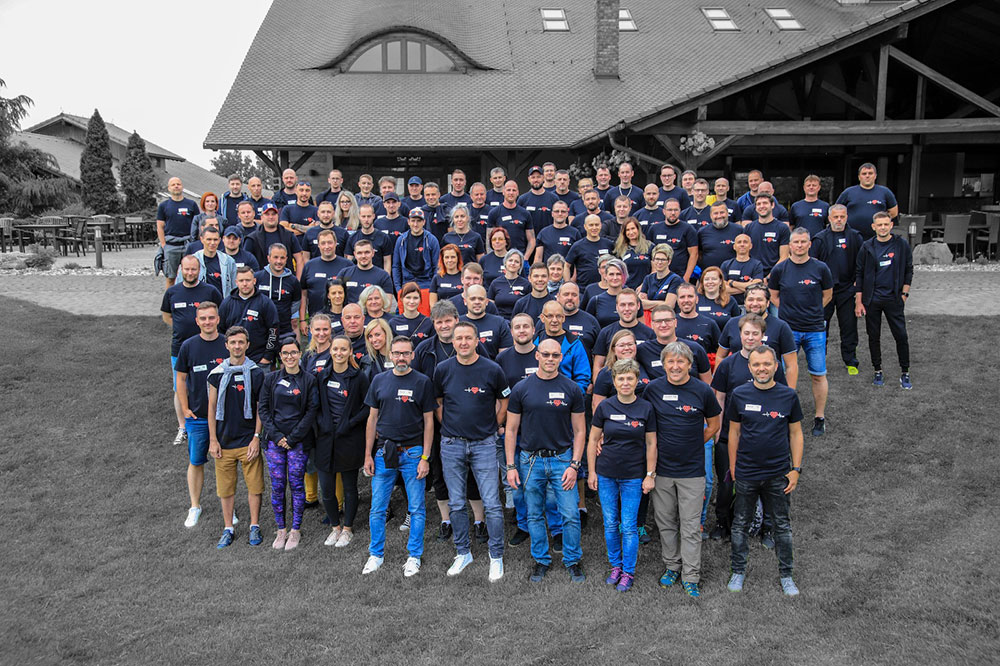 Bezmála 130 profíků na palubě